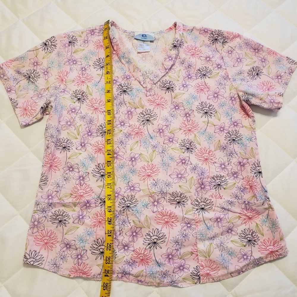 SB Scrubs Small Top- Pink Floral Pattern - Picture 4 of 8